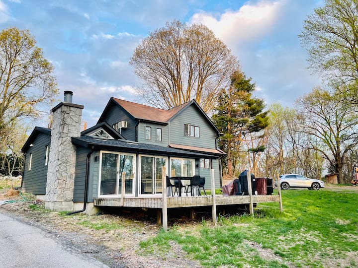Country Modern Cottage In Hudson Valley - Brotherhood, America's Oldest Winery
