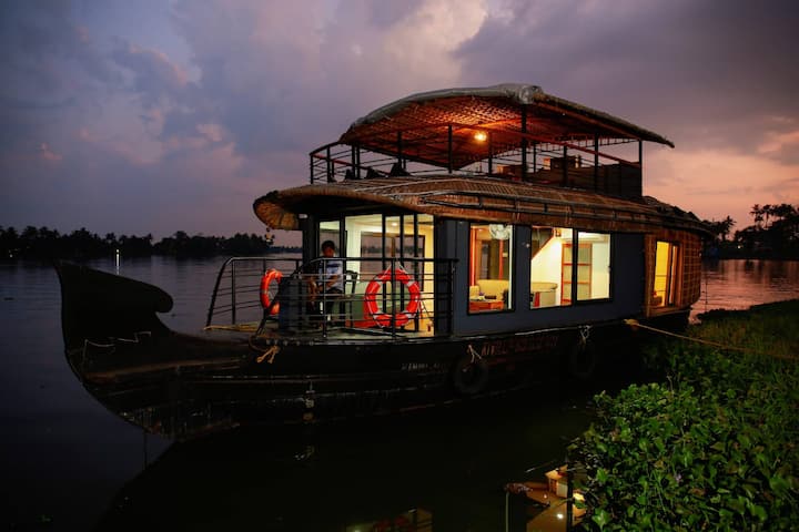 Private Houseboats - 阿勒皮