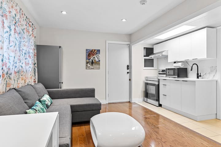 Comfy And Stylish Private Unit - North Vancouver