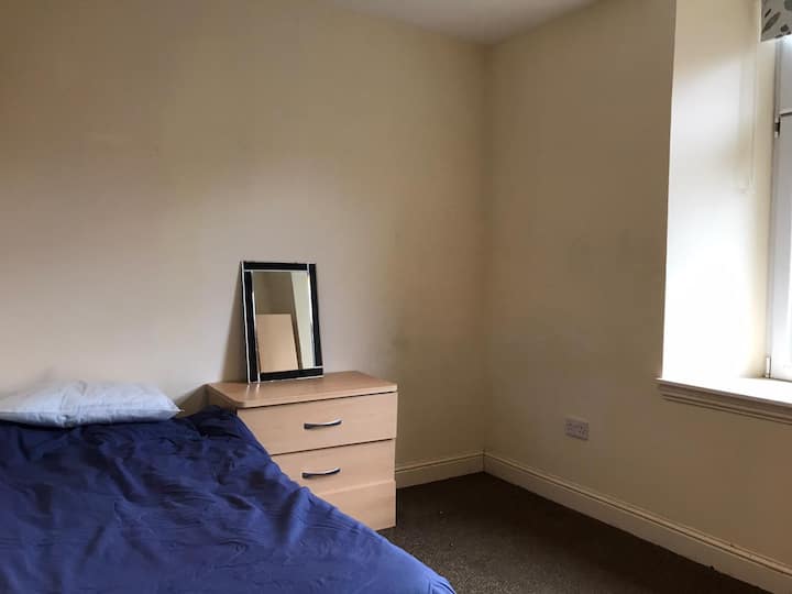 Individual Room In 6 Bedroom Apartment - Perth