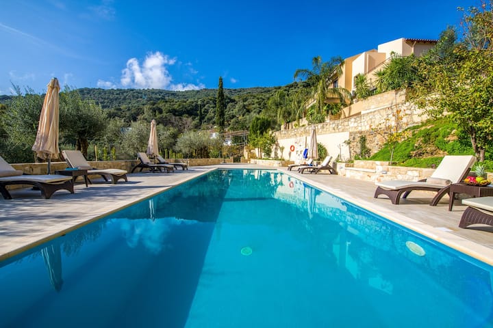 Luxury Villa With Private Pool Near Palaiochora - Sougia