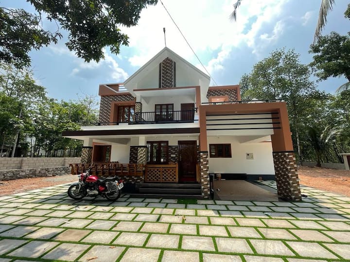 Luxury Villa Near Punalur - Kottarakkara