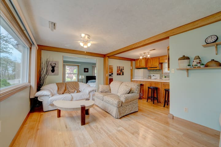 Tranquil Charm Retreat: Cozy Home In Port Stanley - Port Stanley
