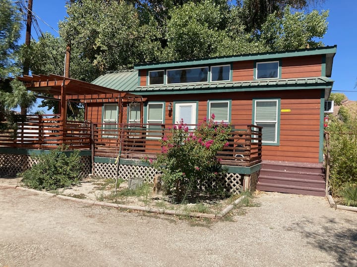 Cabin2, 8 Person. 4 Adults And 4 Kids (Bunks) - Magic Mountain, CA