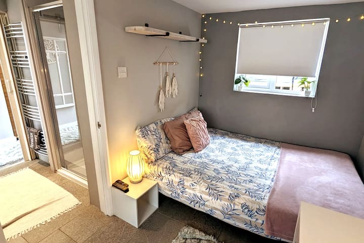 Small Private Studio With Own Entrance, Guildford - Guildford, UK