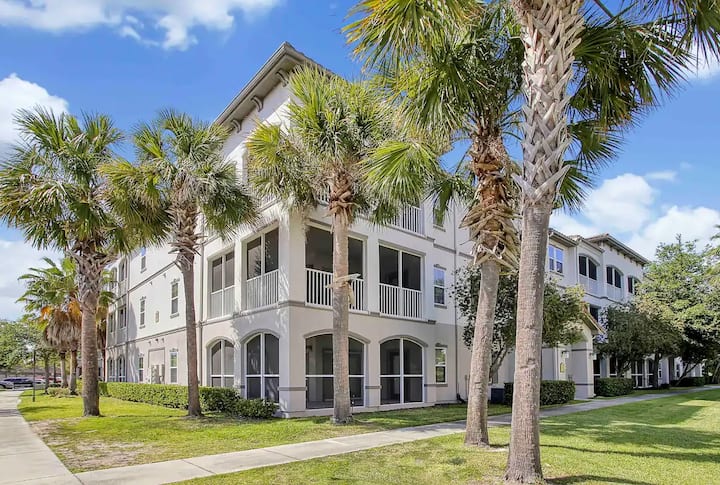 Luxury Family Resort Styled Apartment Near Disney - Ocoee, FL