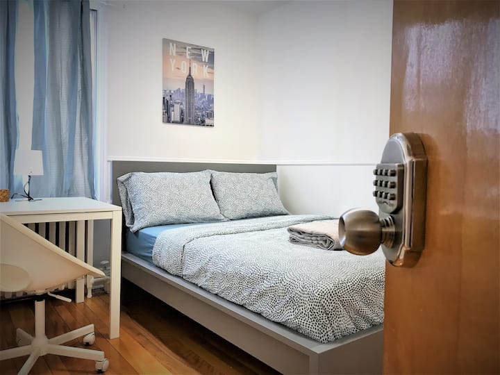 Brand New Comfortable Room Near Station Metro - Laval