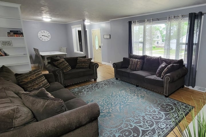 5 Bedroom Close To Everything - Detroit Lakes, MN