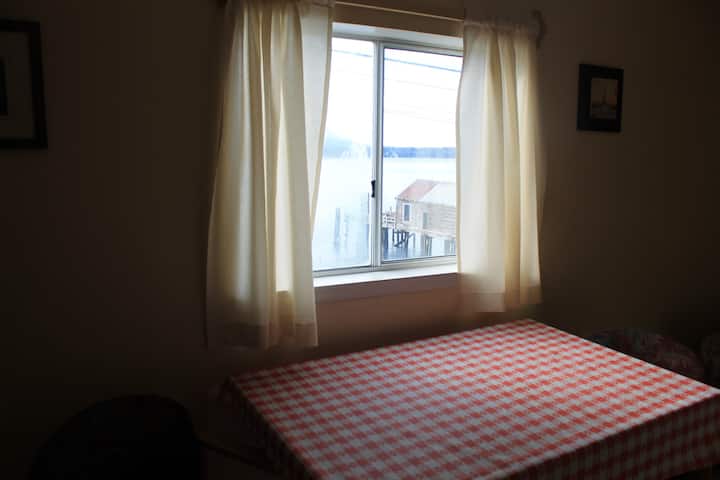 The Orca Inn -One Bedroom Oceanview Suite - Port McNeill
