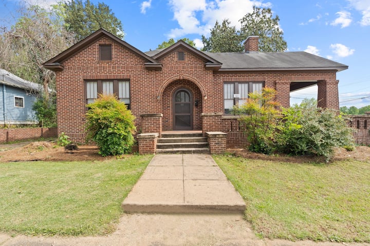 Charming 1930s House Downtown Milledgeville - Milledgeville, GA