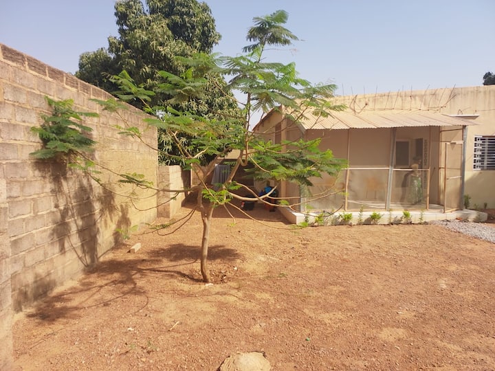 Maison Eco 90m2 + Jardin 300m2 + Wi-fi + C+ - Ouagadougou