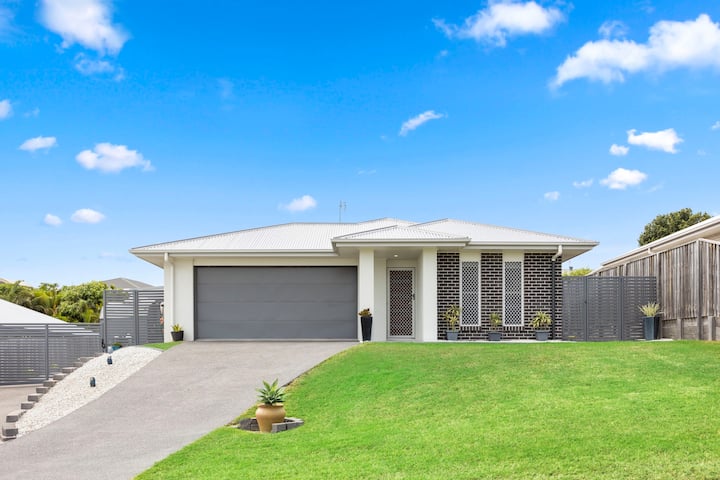 Home Away From Home! Brand New! Central! - Hervey Bay