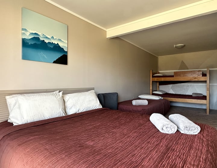 Budget Family Motel Unit - Sleeps 5 - National Park - New Zealand