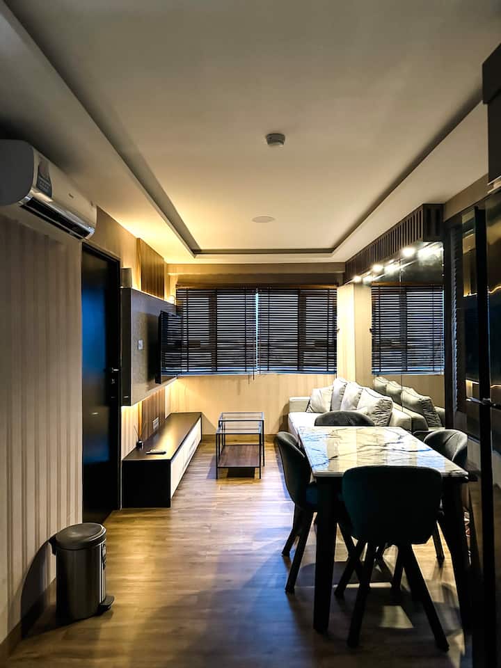 Royal Suite Home Minimalist Modern Style Apartment - Makassar
