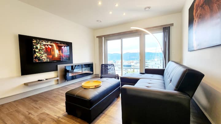 Breathtaking 3 Bedroom Waterfront Marina Paradise! - Cowichan Bay