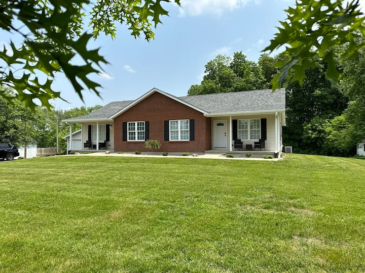 Newly Remodeled! 4 Beds 2.5 Bath Suite 2 - Falmouth, KY