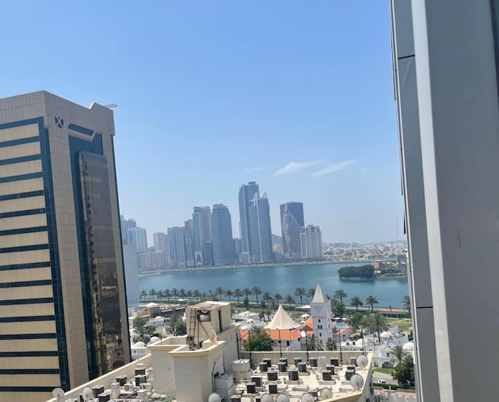 Private Apartment In Sharjah Opposite The Lake - Charjah