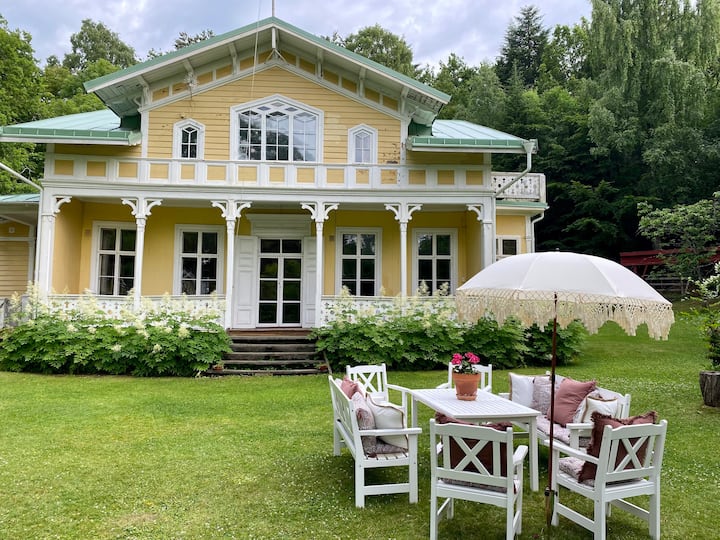 Villa Med Herskapelig Preg - Uddevalla