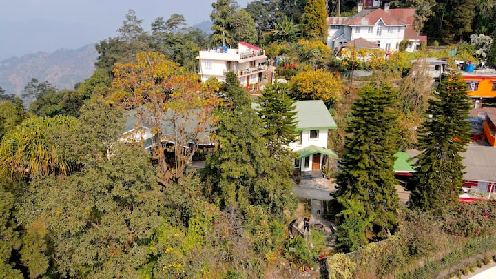 Elegant Cottage Facing The Kanchenjunga Range - Kalimpong