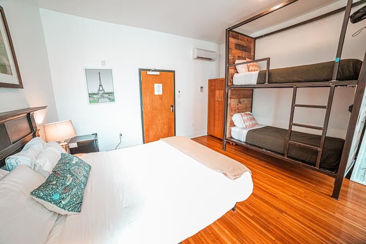 The Heiney House: 1q + Bunk Downtown, No Clean Fee - Tennessee Aquarium Conservation Institute