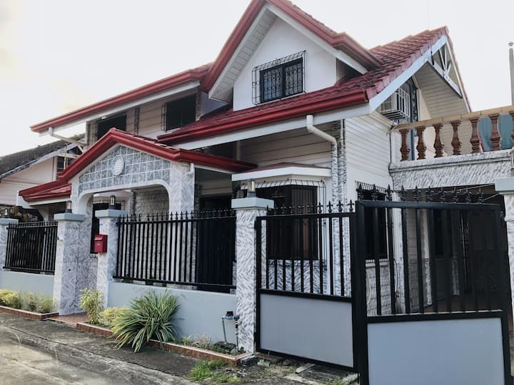 Vacation House In San Isidro Village 2, Batangas - バタンガス