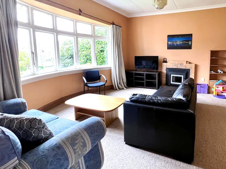 Peaceful, Cosy, On Site Parking, Great Location! - Lower Hutt