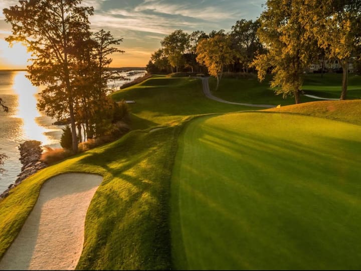 Upscale Condo With Golf Course Views - Yorktown, VA