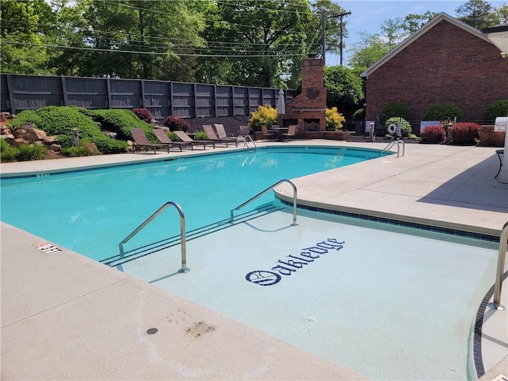 Gated Townhouse In Clemson With Pool And Gas Grill - Clemson
