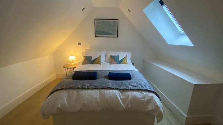 Bright Eaves Room In Quiet Mews - Hove