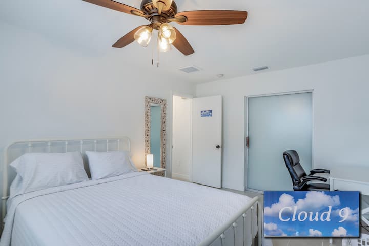 Cloud 9-quiet Private Room With Private Bathroom - Fort Myers, FL