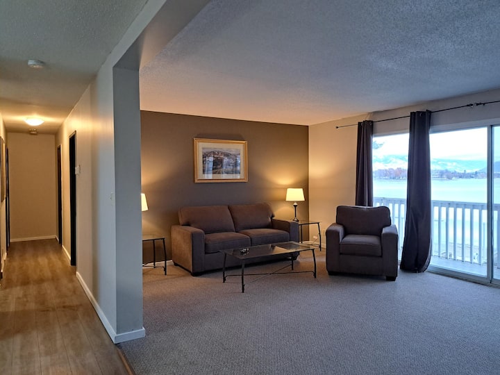 Lakeview 3 Bedroom Suite Kitchen - Osoyoos