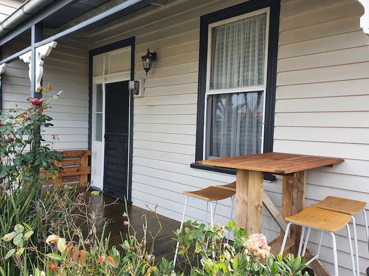 Cottage On Church - Two Bedroom Home - Colac