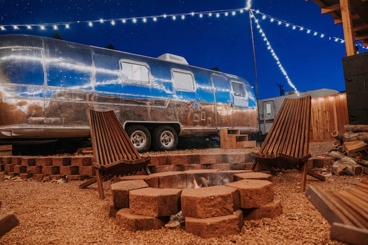 New! Cozy, Desert Dream Airstream With Firepit - Tombstone, AZ