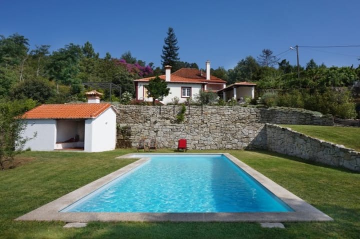 Villa With Beautiful Garden And Large Pool - Tondela