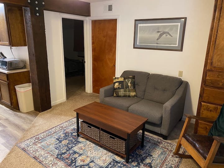 Cozy Apartment On Secluded 2 Acres, East Bedroom. - Paradise, CA