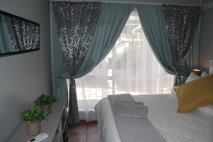 Cottage 1
Relax And Rejuvenate For Your Next Day. - Bloemfontein