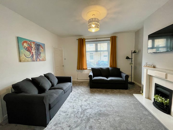 Beautiful 2 Bed Townhouse (Sleeps 5) - Newcastle Airport (NCL)
