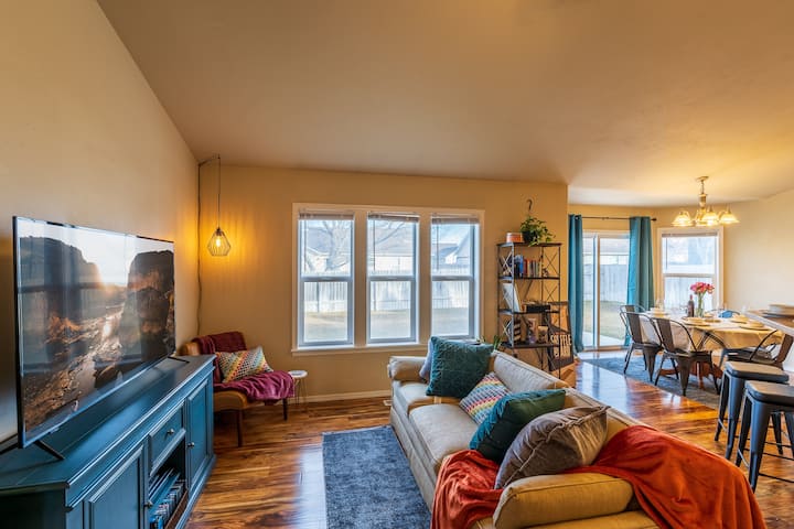 Vibrant Oasis By Hospital - Cozy & Eclectic - Twin Falls, ID