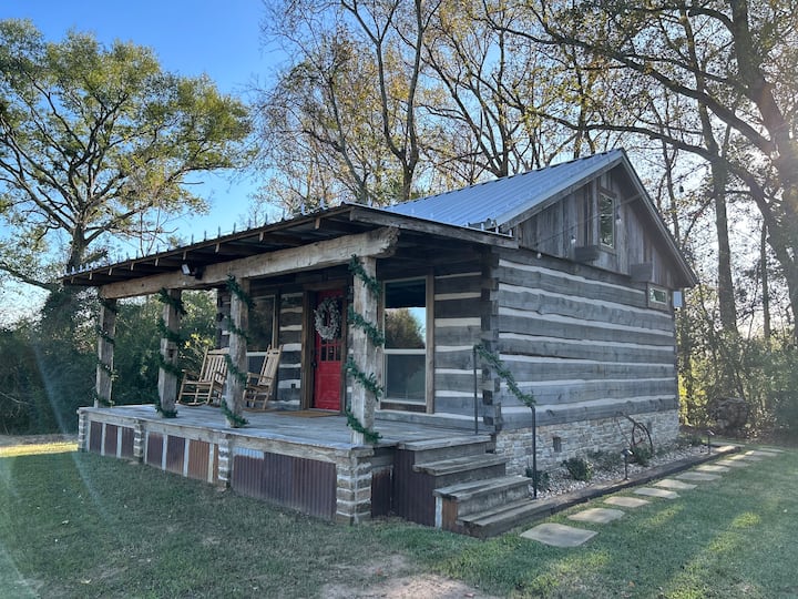 1800’s Style Log Cabin With Modern Amenities - Lake Conroe, TX
