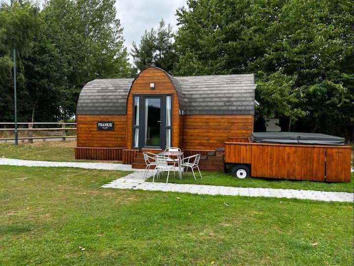 Glamping Pod With Hot Tub, Restaurant/bar Onsite - Coventry