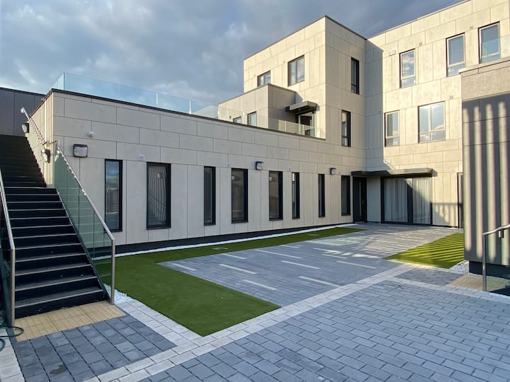 Modern Courtyard Apartment - Malahide