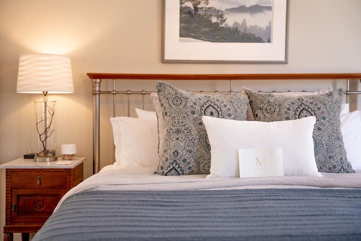 Boutique Suite In The Mountains At Mossbrae Hotel - Mount Shasta