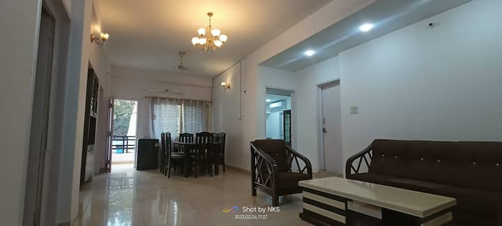 3 Bhk Spacious In Heart Of City - 印多爾