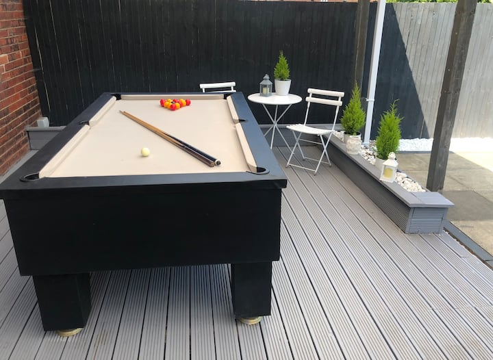 Cheerful 3 Bed Home With Pool Table - Featherston