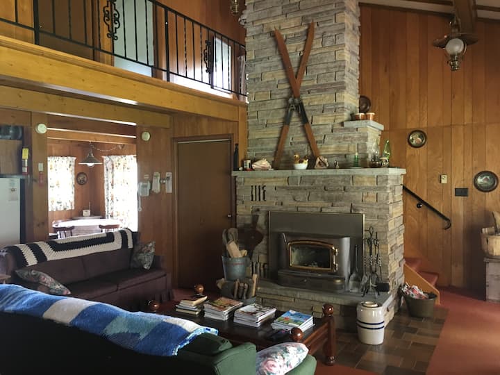 Whispering Pines -Enjoy A Country Setting - Goderich