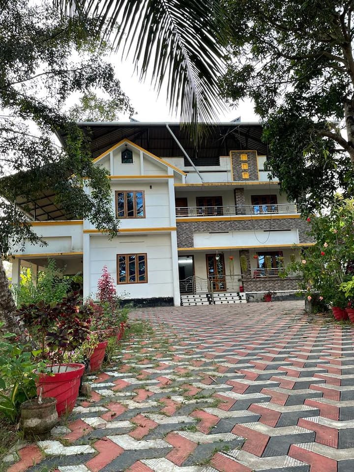 Lake View House - Karunagappalli