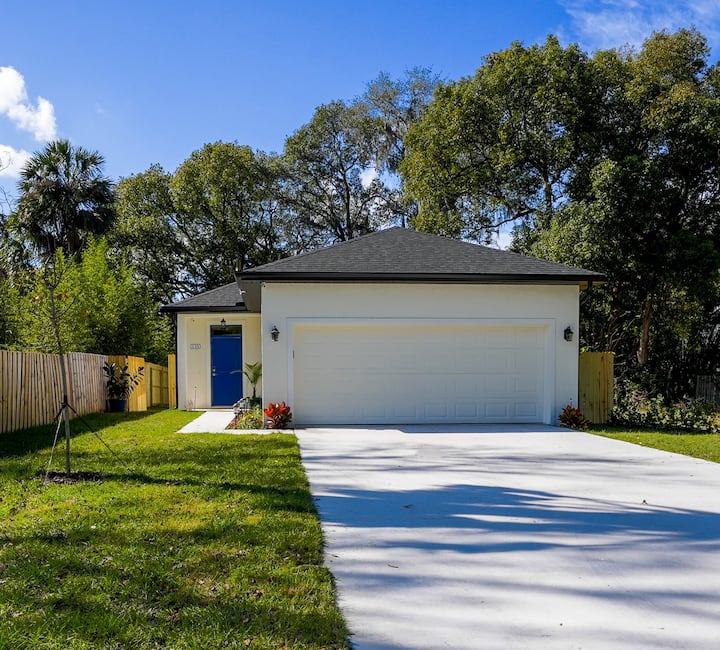 New Home- Near Everything - Waiting For You! - Mount Dora, FL