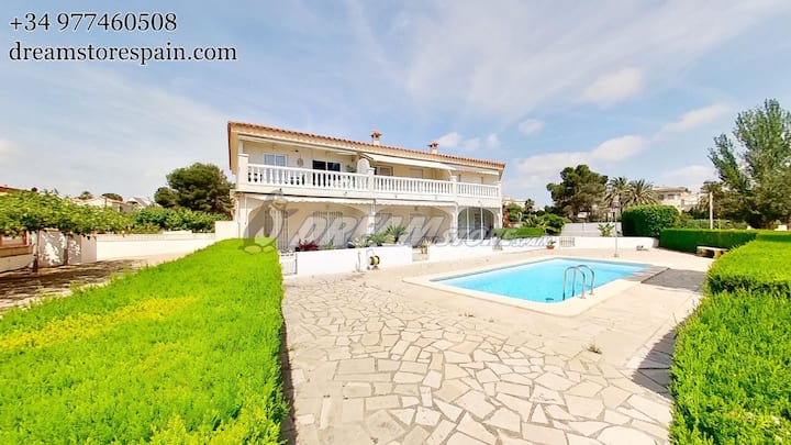 Apartment In Front Of The Sea With Pool, Parking - La Ampolla