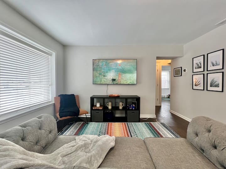 2 Bdrm Modern + Cozy House W/ Peloton - Beverly Hills, MI