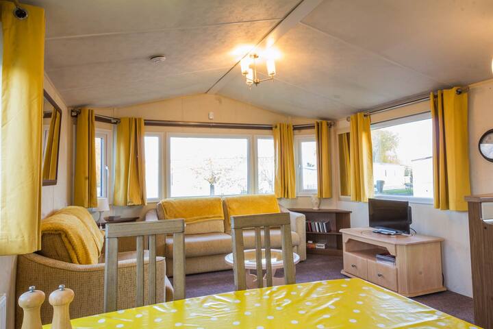 Great 6 Berth Caravan For Hire At Southview Holiday Park Ref 33006m - Skegness